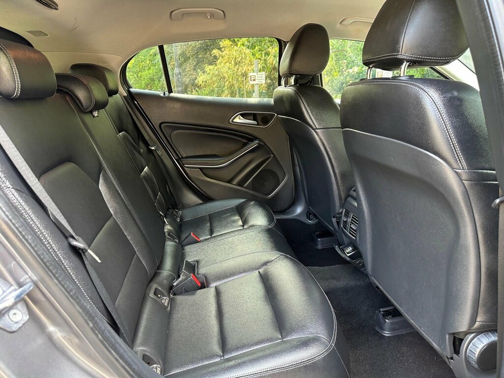 Mercedes-Benz GLA Class Gla 220D 4Matic Amg Line Executive Grey #16