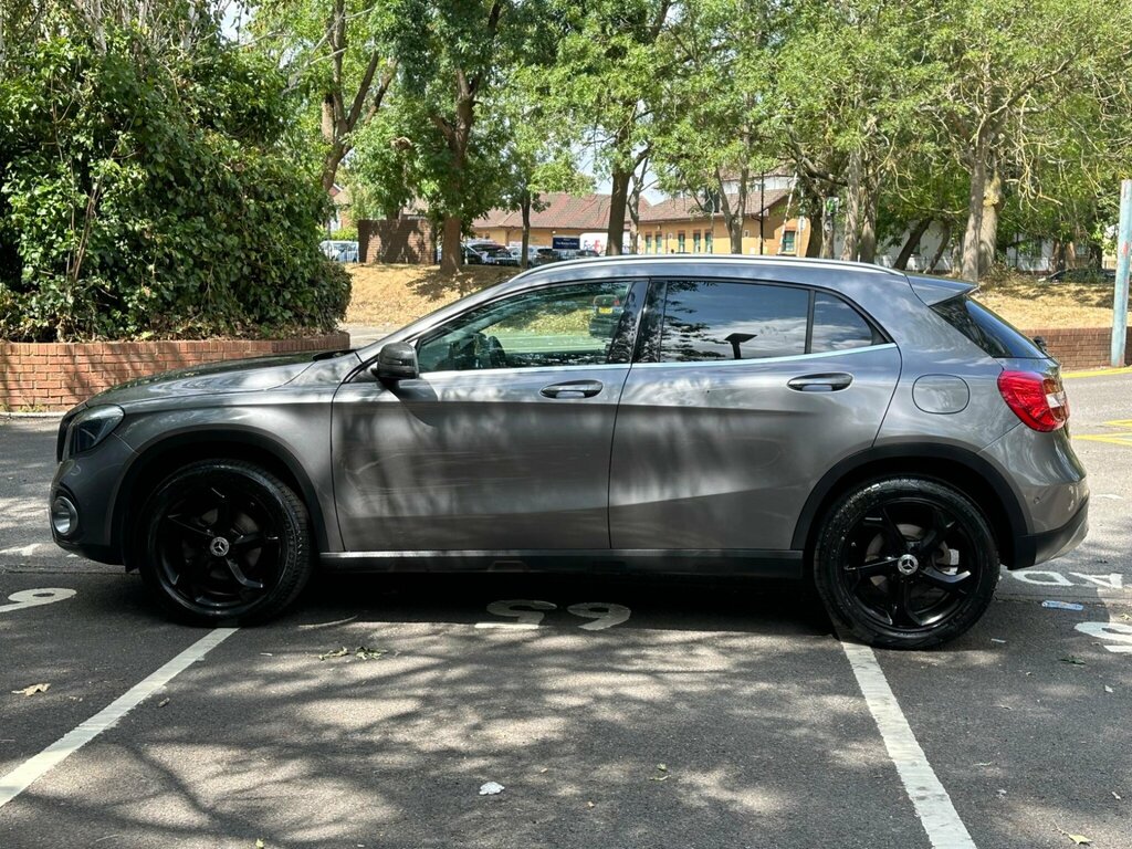 Mercedes-Benz GLA Class Gla 220D 4Matic Amg Line Executive Grey #7