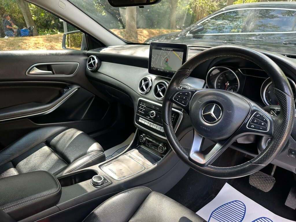 Mercedes-Benz GLA Class Gla 220D 4Matic Amg Line Executive Grey #11