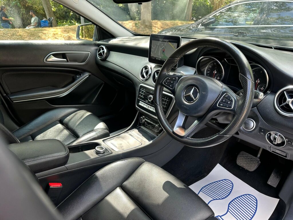 Mercedes-Benz GLA Class Gla 220D 4Matic Amg Line Executive Grey #10