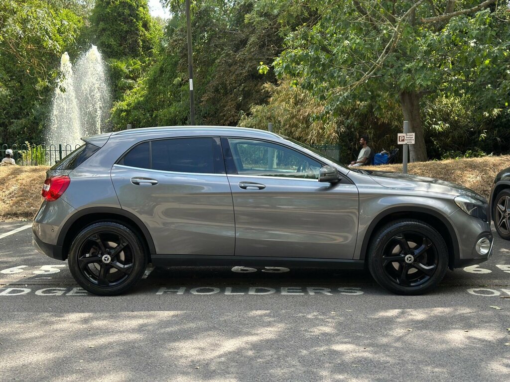 Mercedes-Benz GLA Class 2.1 Gla200d Sport Executive 7G-dct Euro 6 Ss Grey #3