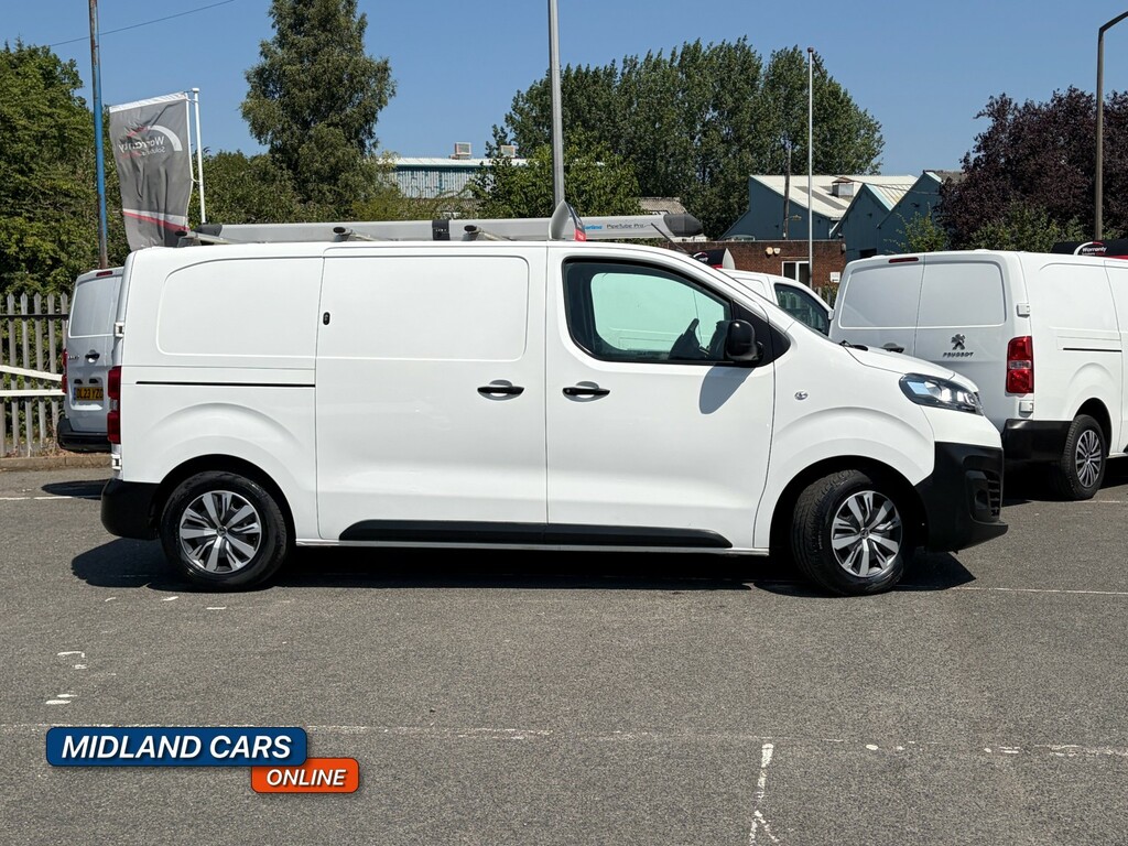 Vauxhall Vivaro 1.5 Turbo D 2700 Dynamic White #2
