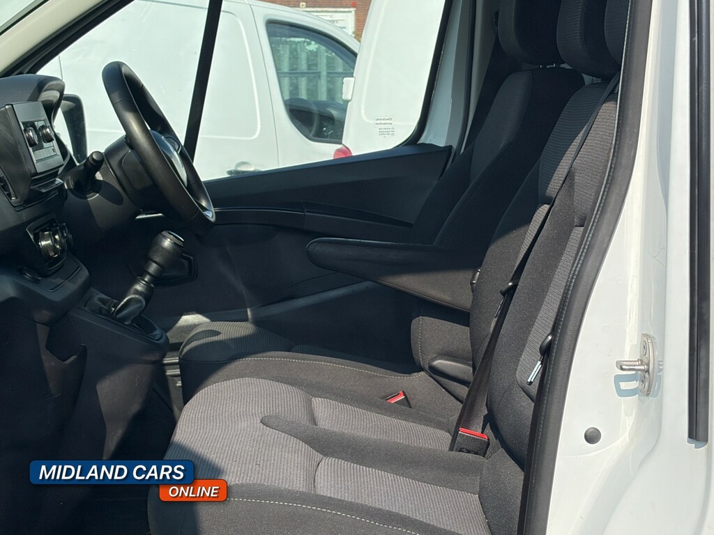 Renault Trafic Lwb L2h1 Low White #15