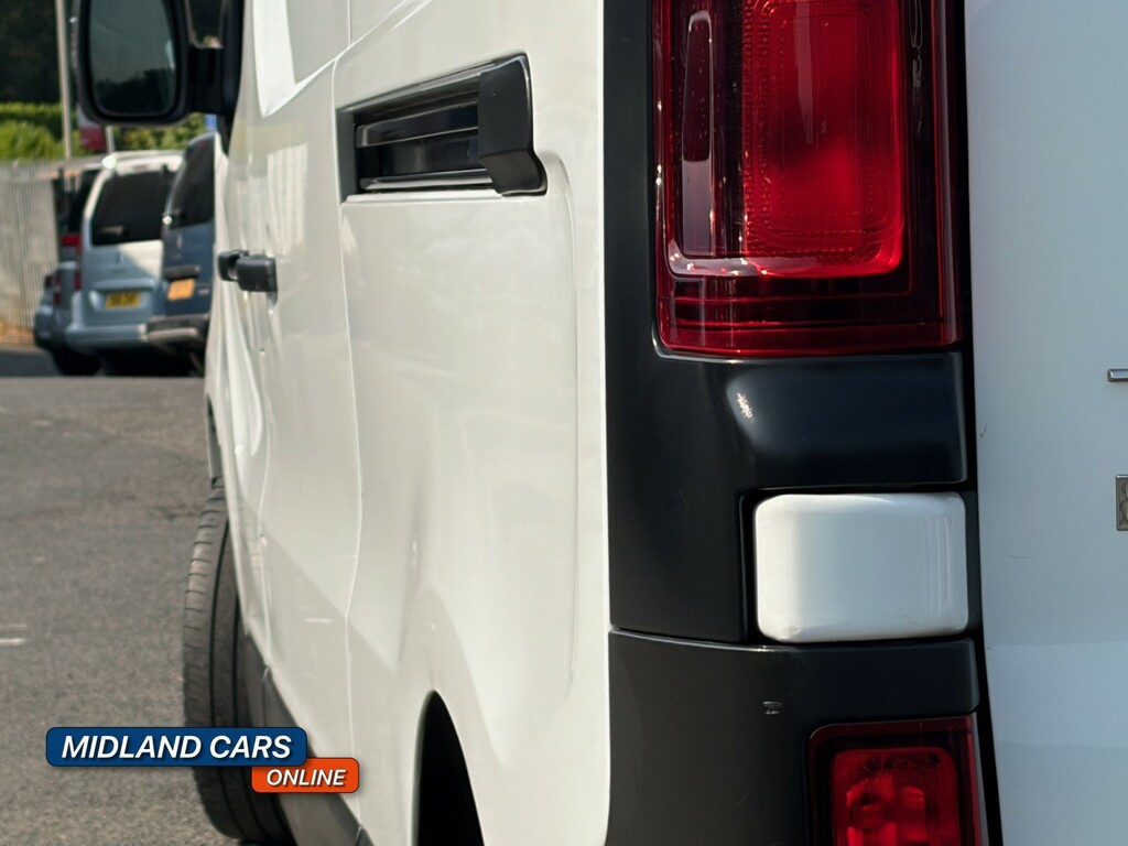 Renault Trafic Lwb L2h1 Low White #33