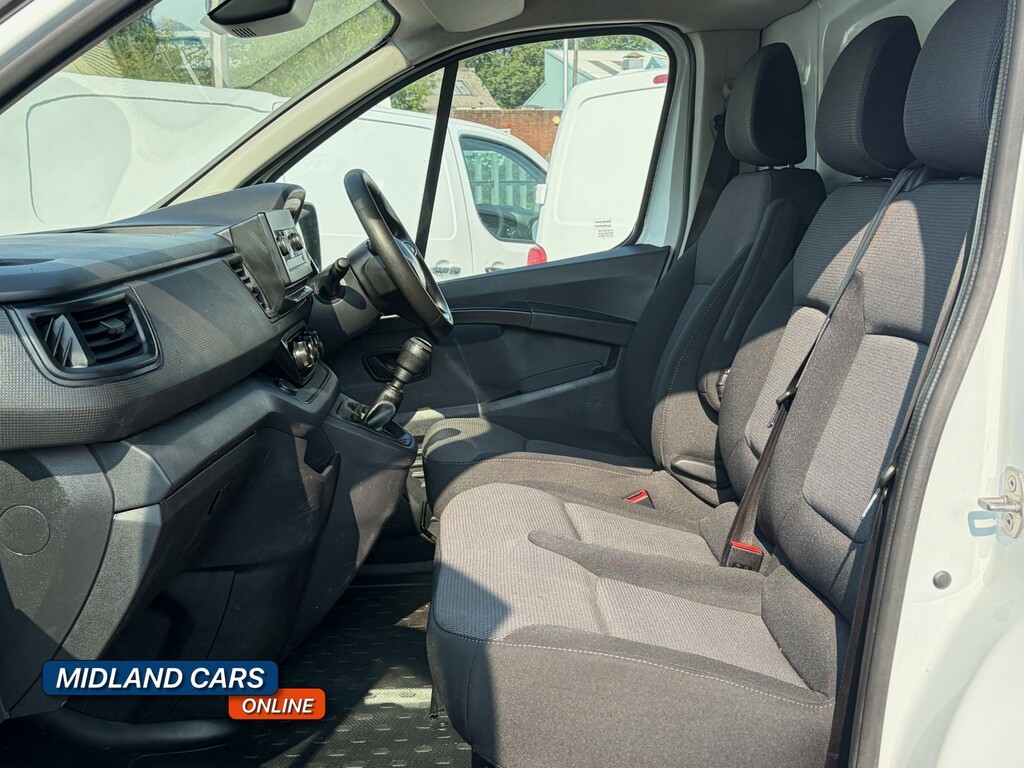 Renault Trafic Lwb L2h1 Low White #14
