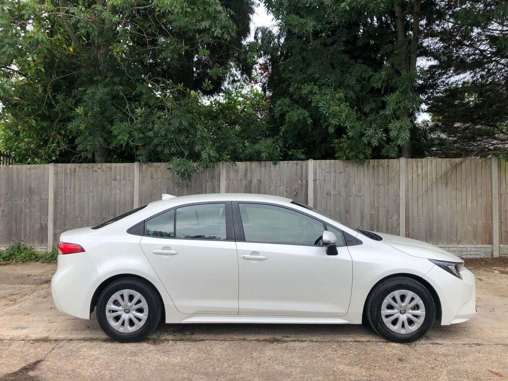 Toyota Corolla 1.8 Hybrid Icon White #2
