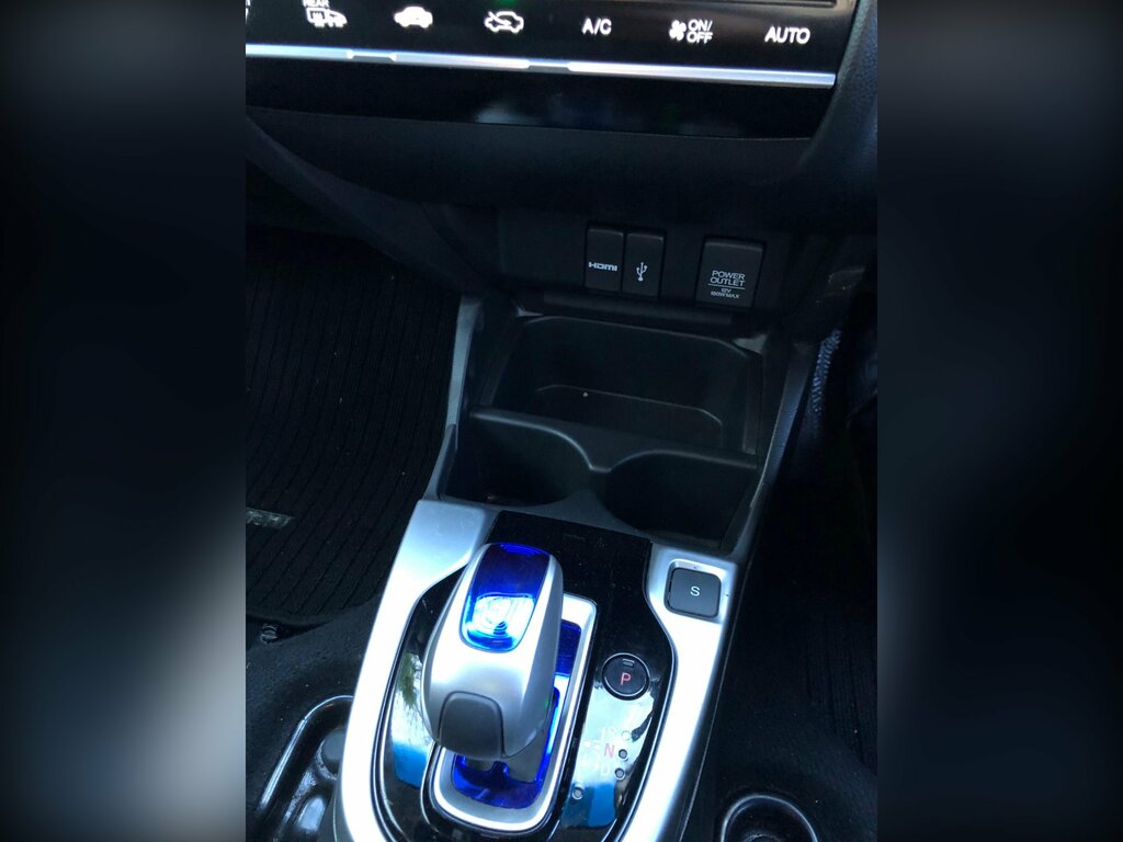 Honda Fit 1.3 Hybrid White #16