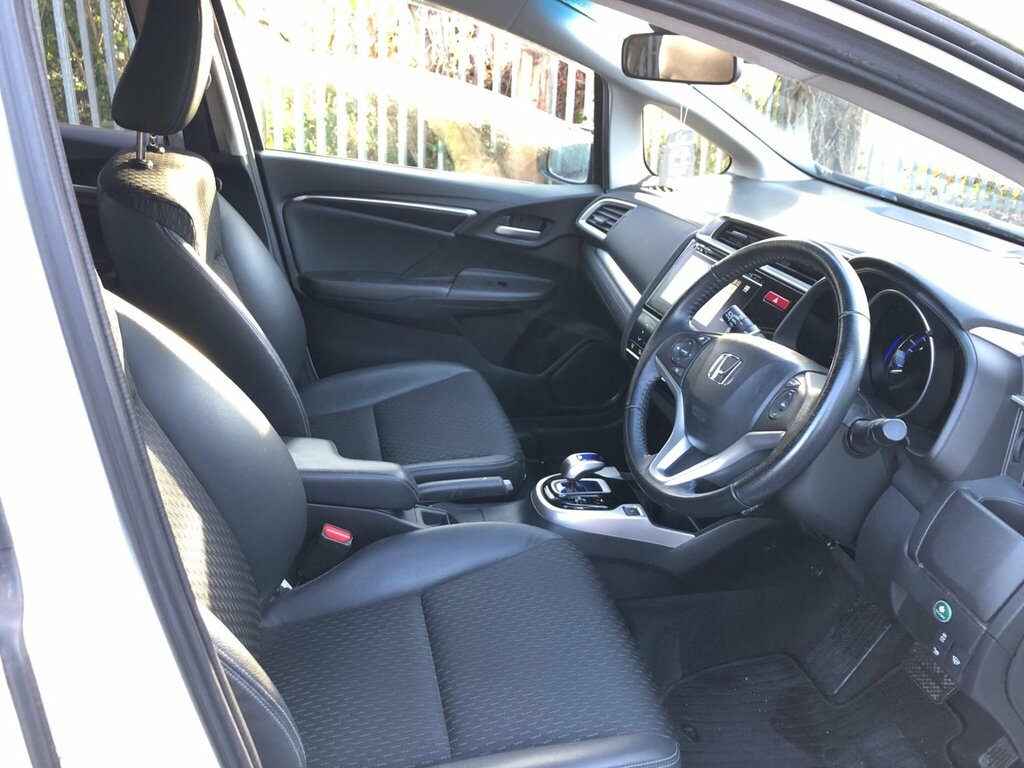 Honda Fit 1.3 Hybrid White #13