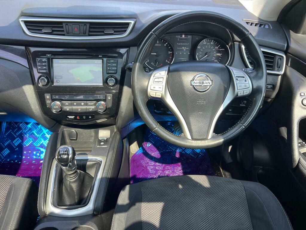 Nissan Qashqai 1.5 Dci Acenta Premium 2Wd Euro 5 S S Red #3