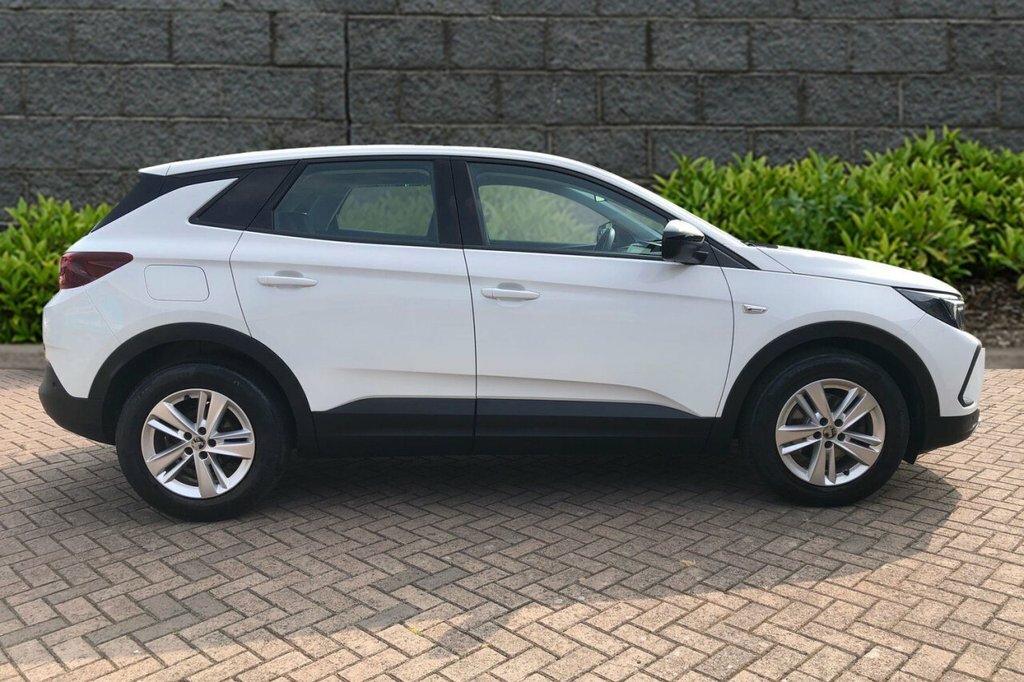 Vauxhall Grandland 1.2L Se NA22XZT White #3
