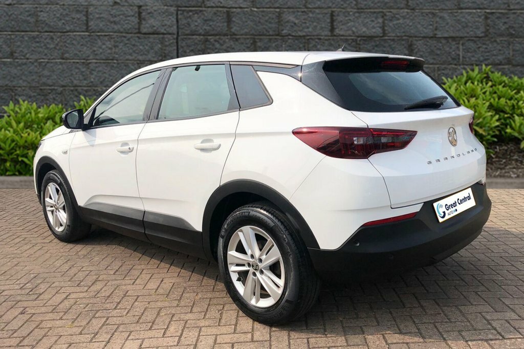 Vauxhall Grandland 1.2L Se NA22XZT White #4