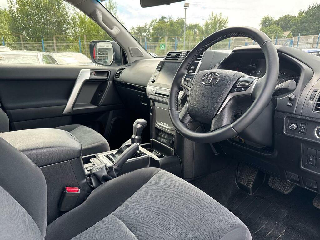 Toyota Land Cruiser 2.8D 204 Active Commercial White #6