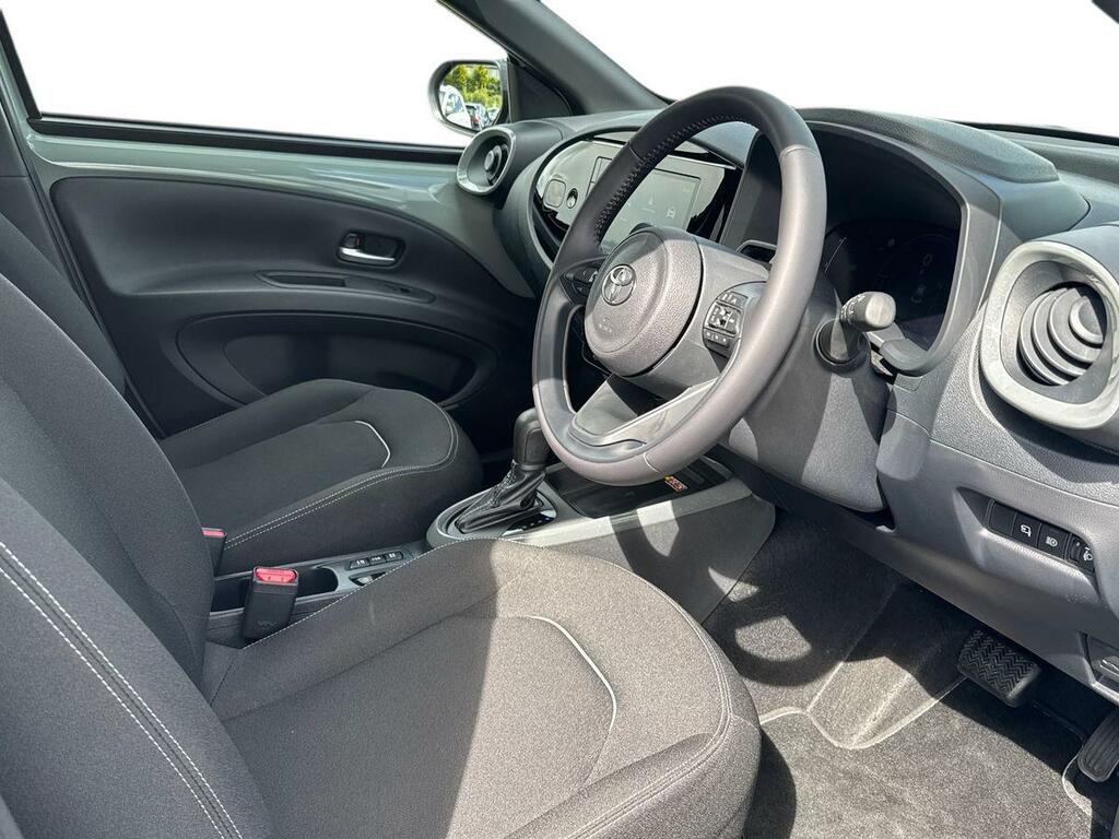 Toyota Aygo X 1.5 Hybrid Design Cvt CVZ5357 Green #6