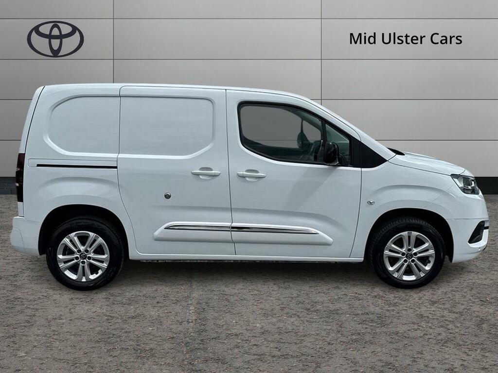 Toyota Proace City 1.5D 100 Design Van 6 Speed AE72XVM White #4