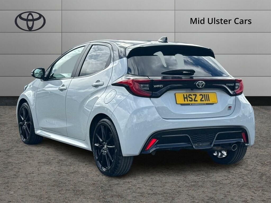 Toyota Yaris 1.5 Hybrid Gr Sport Cvt Black #3