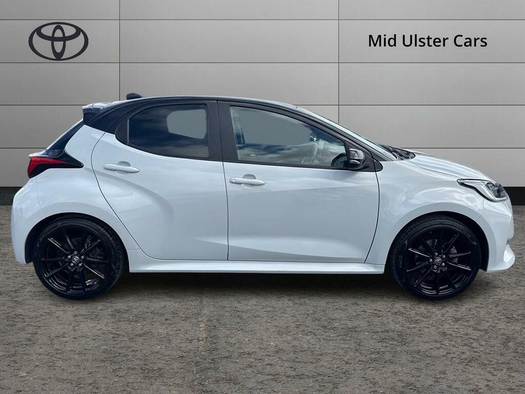 Toyota Yaris 1.5 Hybrid Gr Sport Cvt Black #4