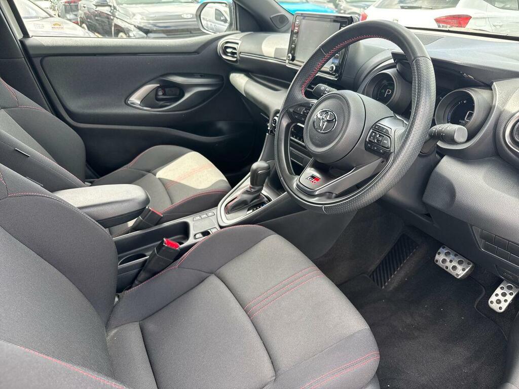 Toyota Yaris 1.5 Hybrid Gr Sport Cvt Black #6