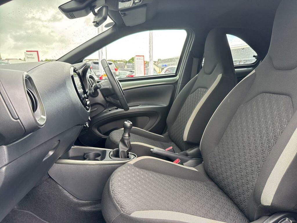 Toyota Aygo X 1.0 Vvt-i Edge Green #2