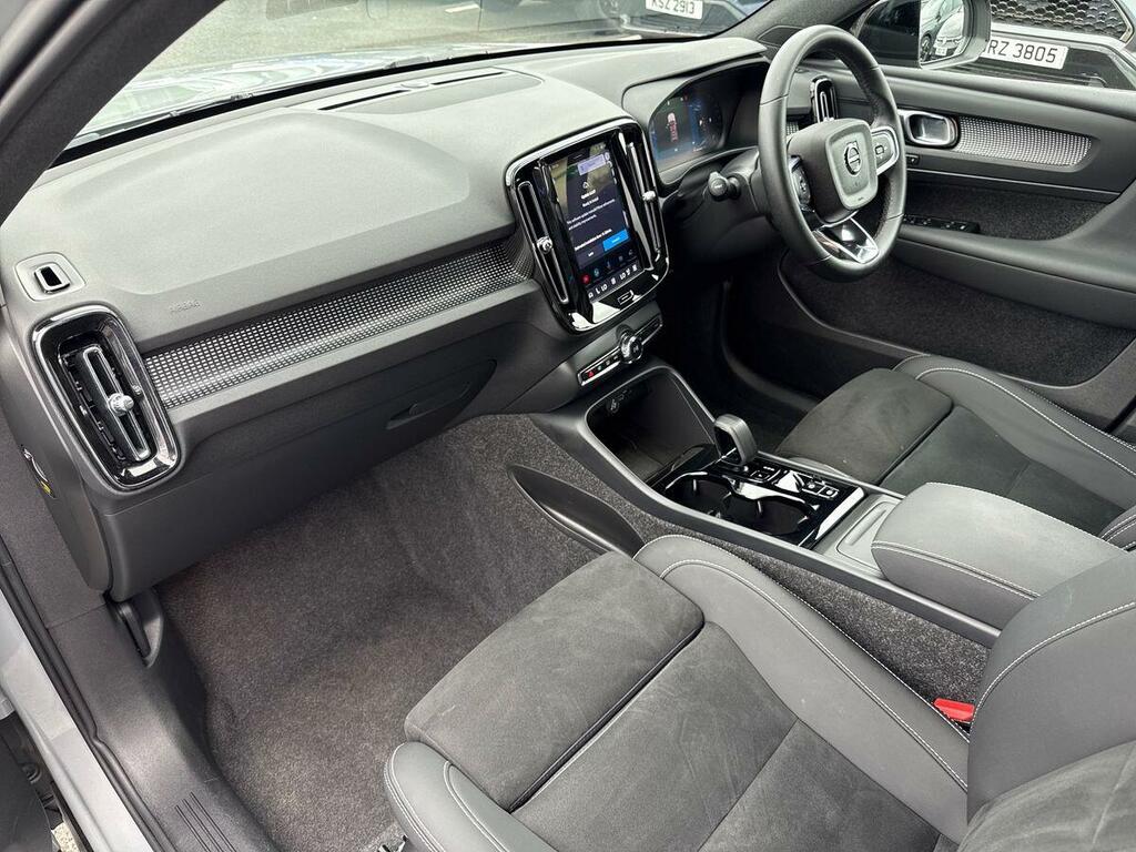 Volvo XC40 2.0 B4p Plus Dark RF74ZRE Grey #2