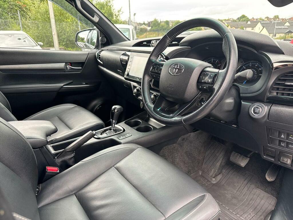 Toyota HILUX Invincible X Dcab Pick Up 2.8 D-4d Grey #6