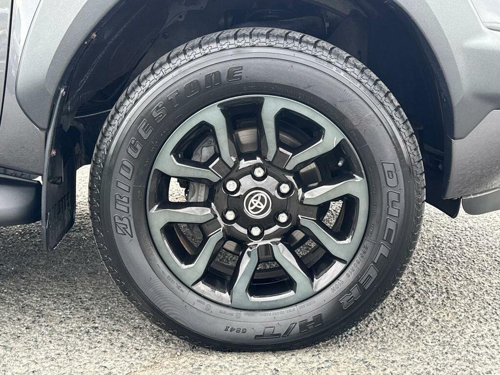 Toyota HILUX Invincible X Dcab Pick Up 2.8 D-4d Grey #5