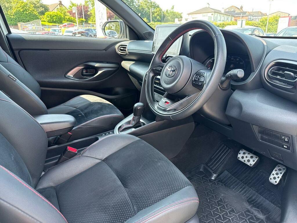 Toyota Yaris Cross 1.5 Hybrid Gr Sport Cvt Black #6