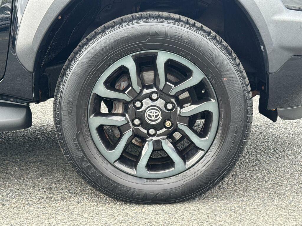 Toyota HILUX Invincible X Dcab Pick Up 2.8 D-4d YO21WHZ Black #5