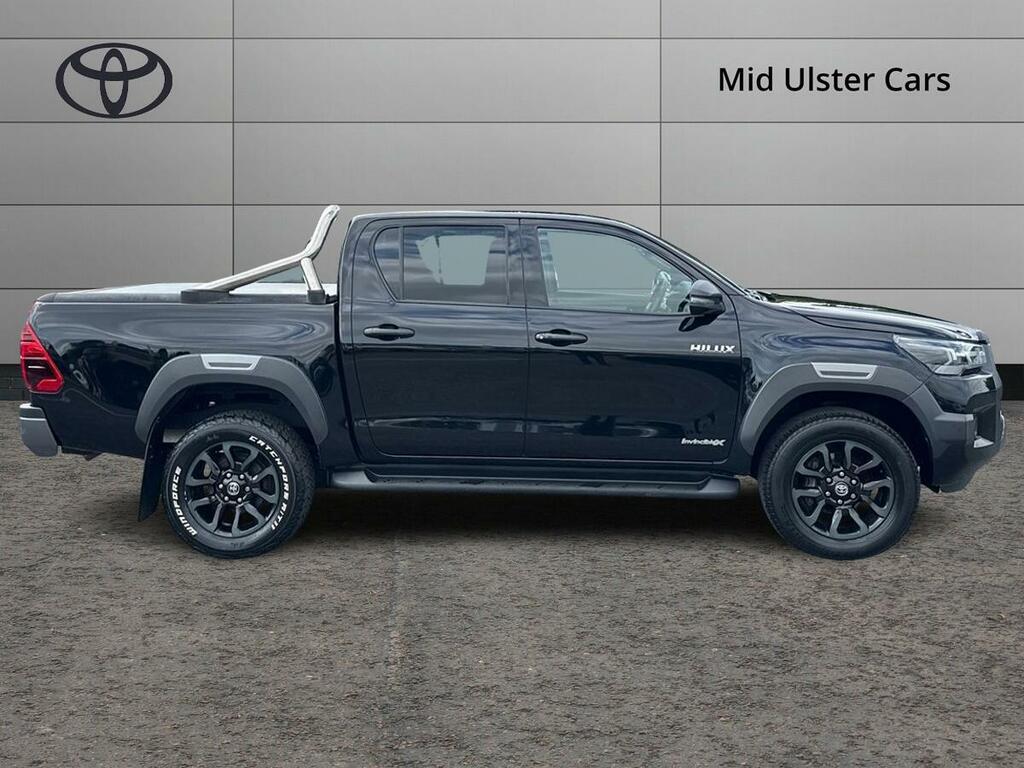 Toyota HILUX Invincible X Dcab Pick Up 2.8 D-4d YO21WHZ Black #4