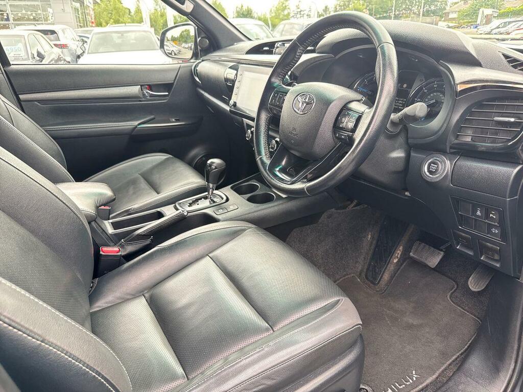 Toyota HILUX Invincible X Dcab Pick Up 2.8 D-4d YO21WHZ Black #6
