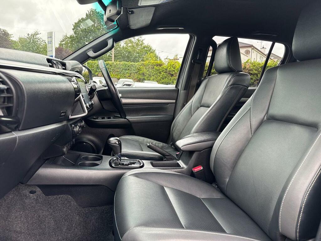 Toyota HILUX Invincible X Dcab Pick Up 2.8 D-4d Grey #3