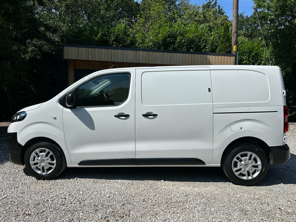 Vauxhall Vivaro 2L Dynamic 6Dr White #4