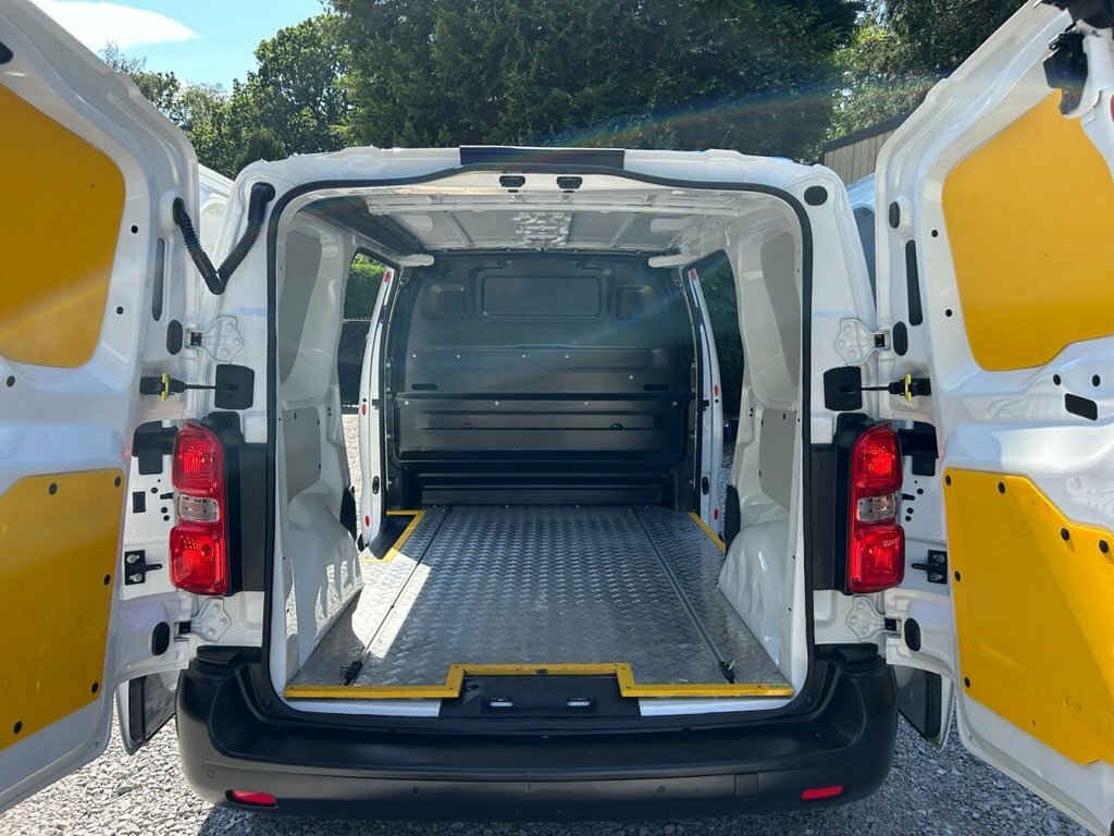 Vauxhall Vivaro 2L Dynamic 6Dr White #3