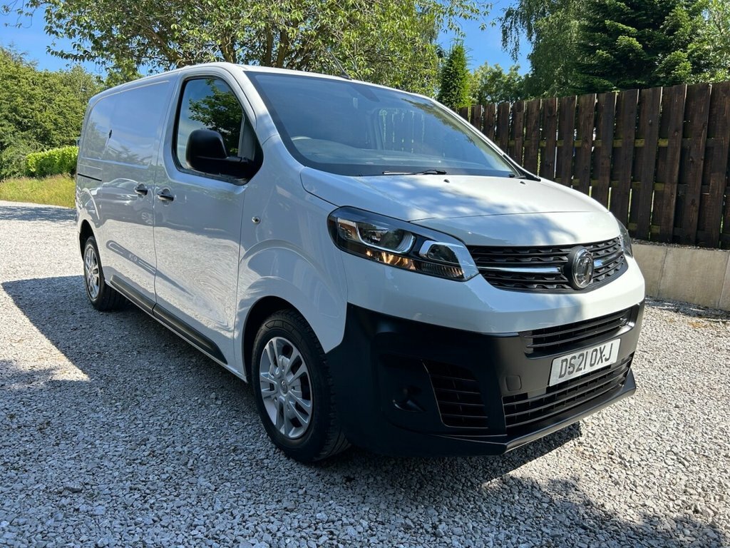 Vauxhall Vivaro 2L Dynamic 6Dr White