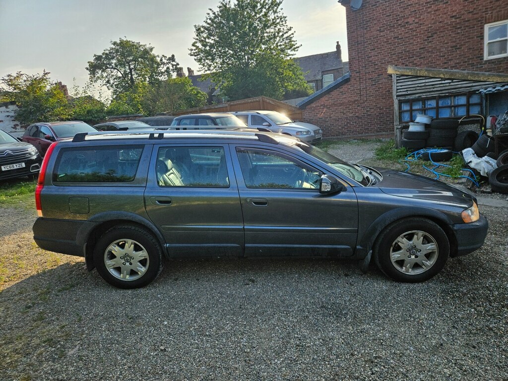 Volvo XC70 2.4 D5 Se Lux Silver #8