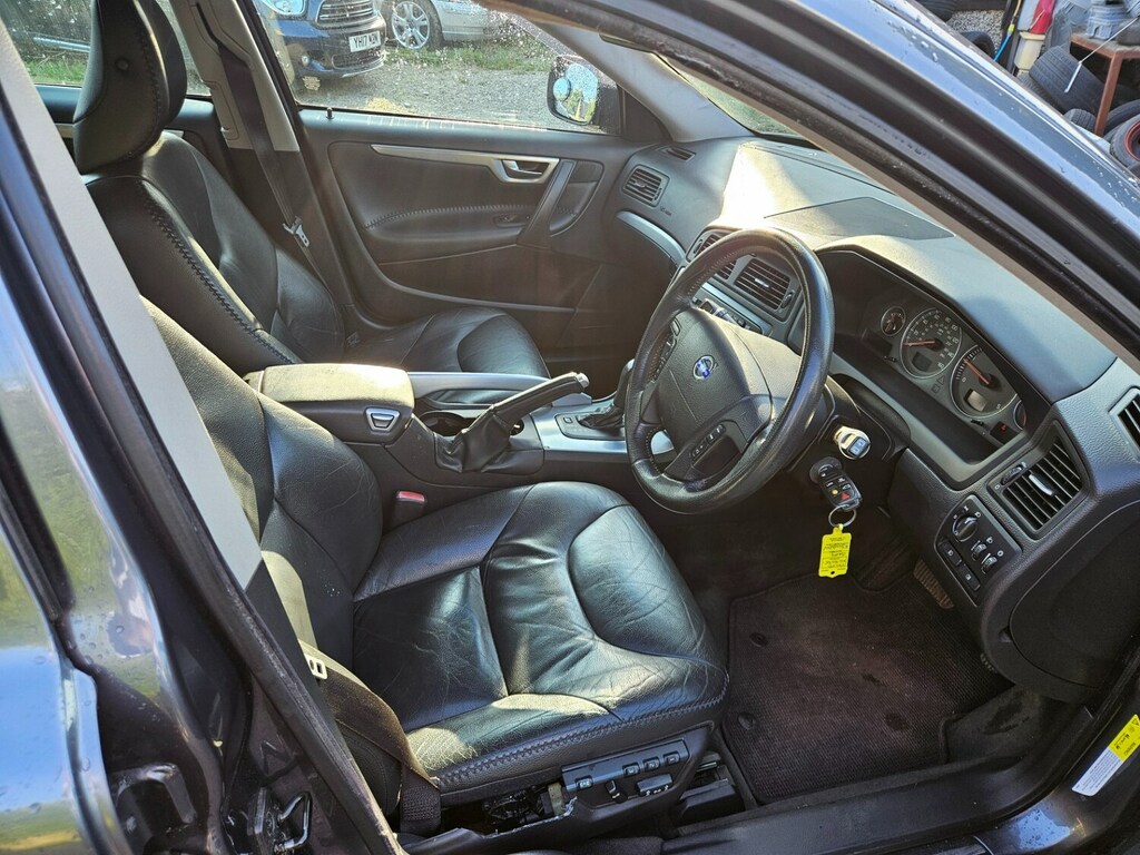 Volvo XC70 2.4 D5 Se Lux Silver #9