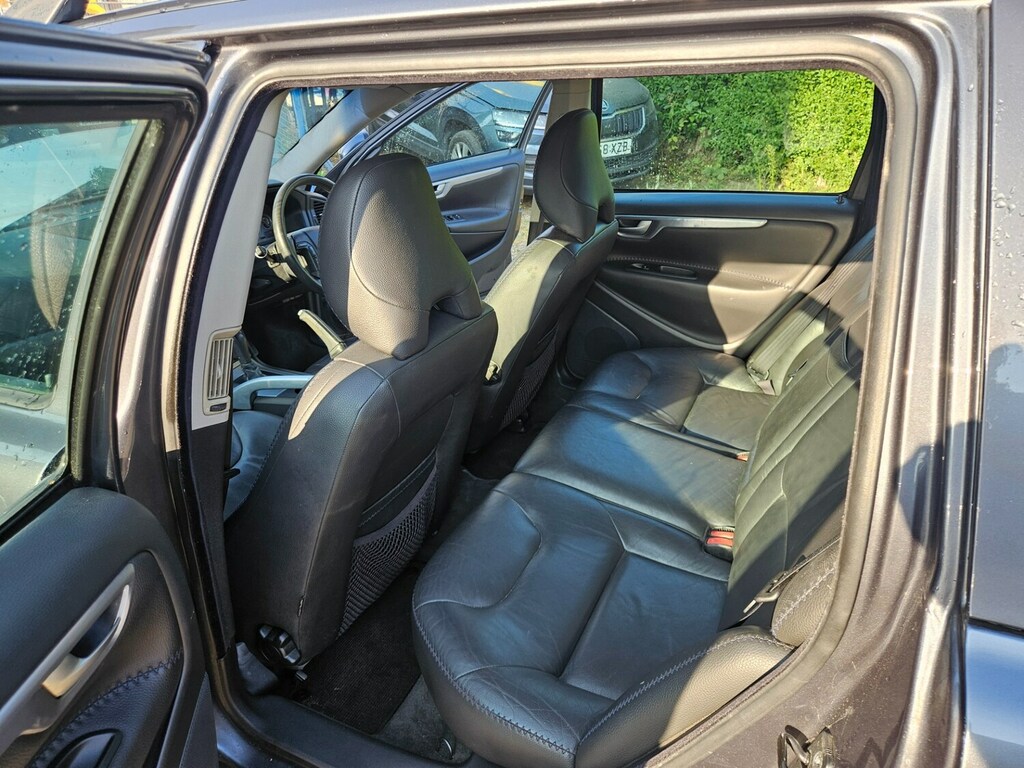Volvo XC70 2.4 D5 Se Lux Silver #13