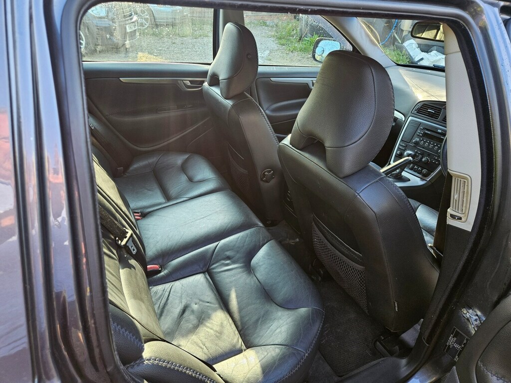 Volvo XC70 2.4 D5 Se Lux Silver #10