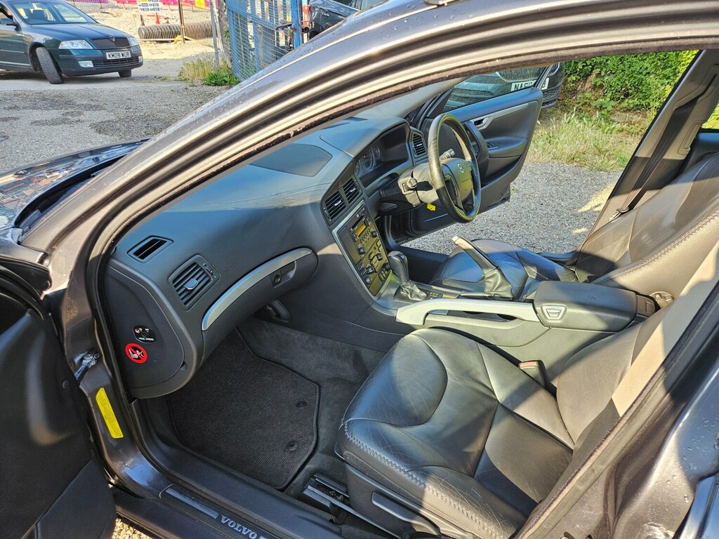 Volvo XC70 2.4 D5 Se Lux Silver #14