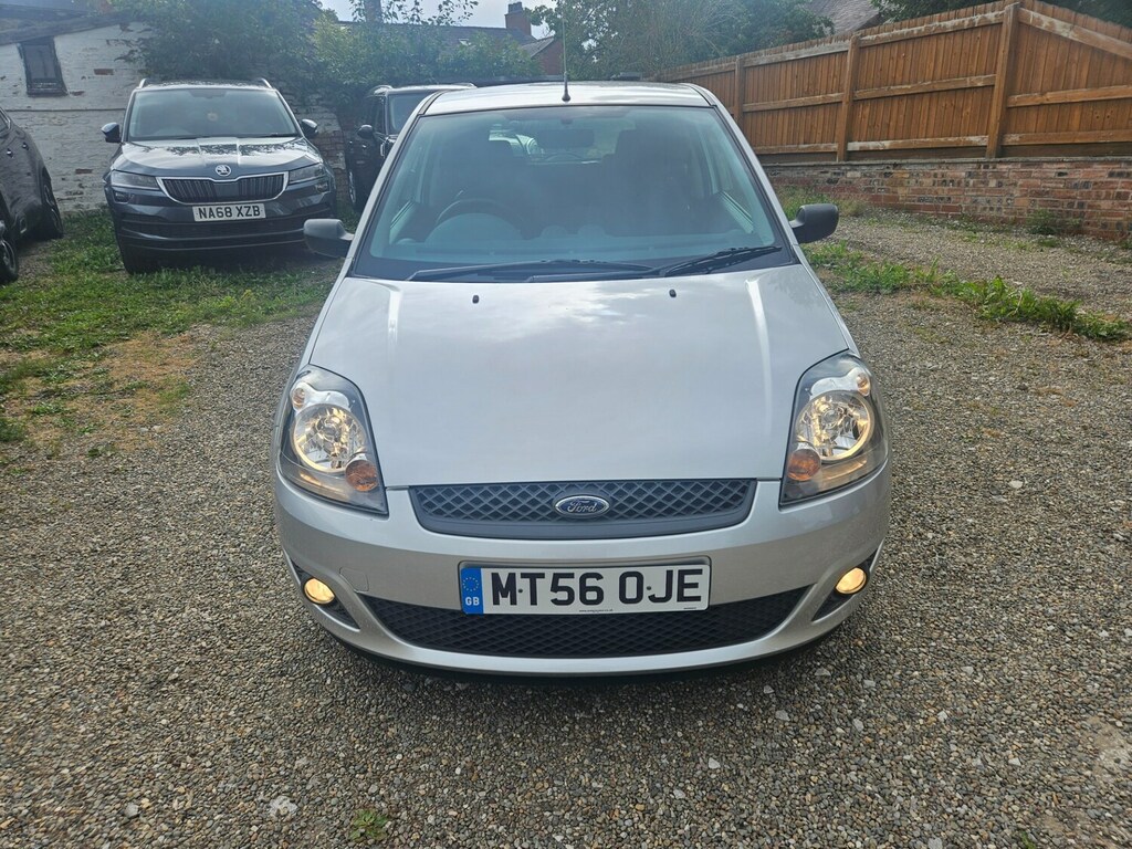 Ford Fiesta 1.25 Freedom Silver #2