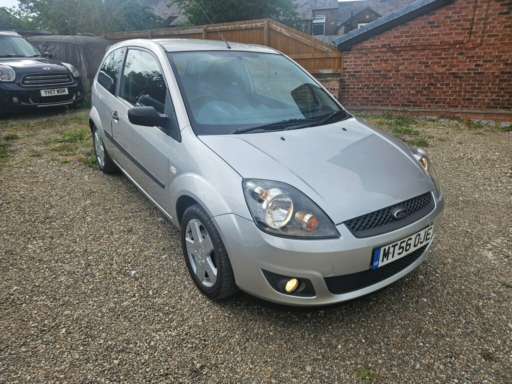 Ford Fiesta 1.25 Freedom Silver #1