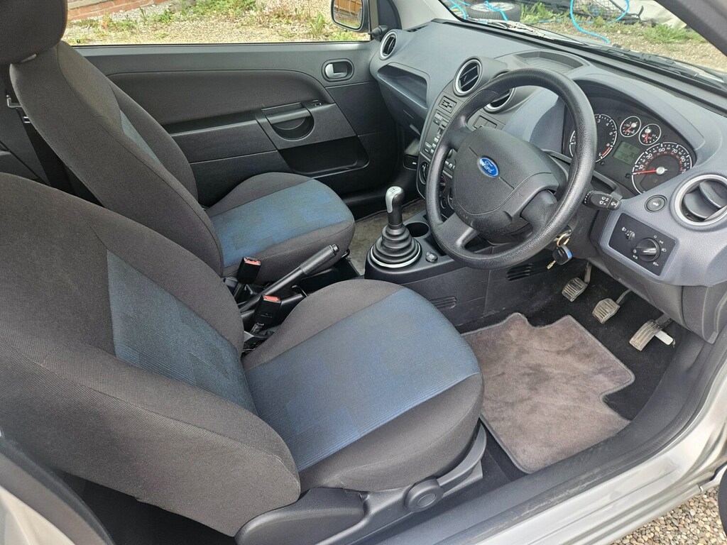 Ford Fiesta 1.25 Freedom Silver #9