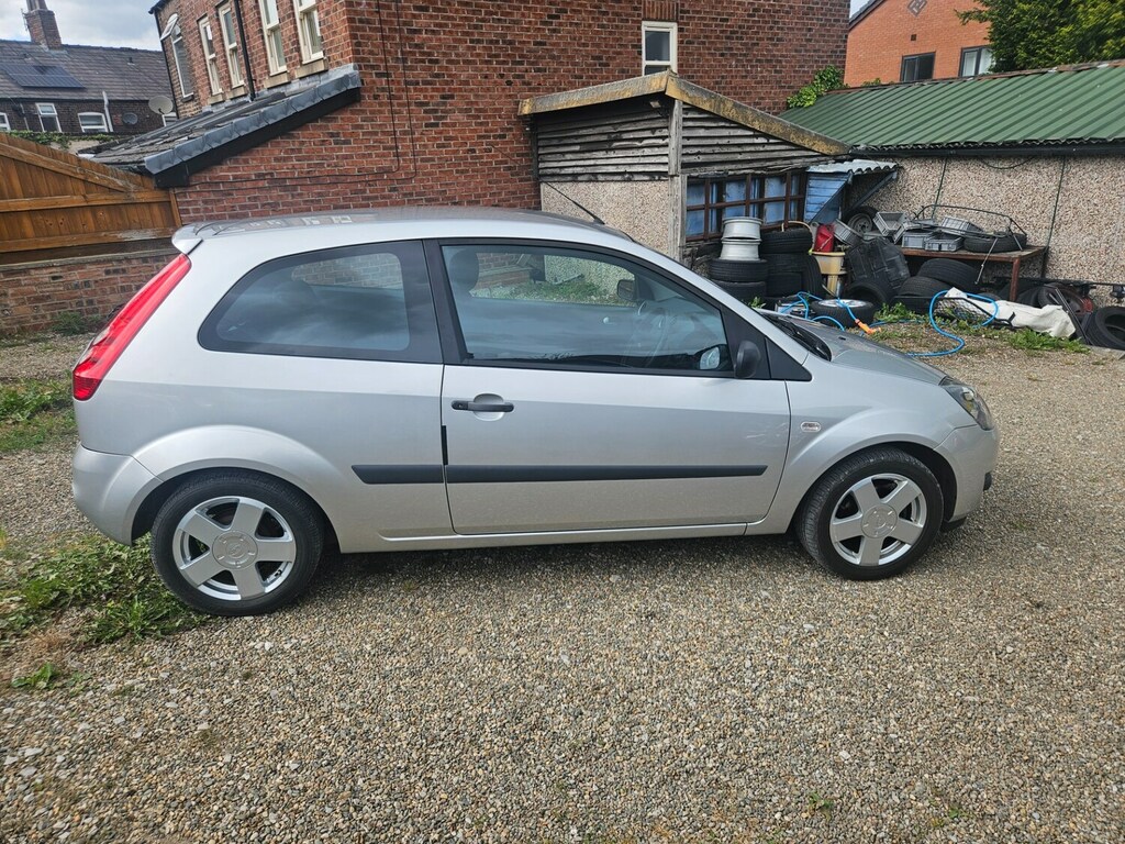 Ford Fiesta 1.25 Freedom Silver #8