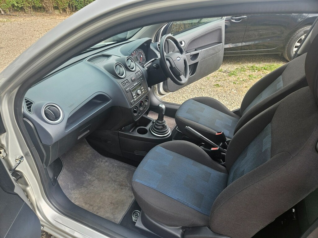 Ford Fiesta 1.25 Freedom Silver #12
