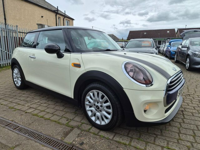 Mini Hatch Cooper Hatchback White