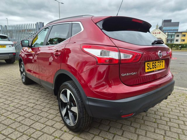 Nissan Qashqai Dig-t N-connecta Suv Red #4