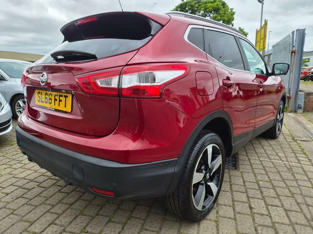 Nissan Qashqai Dig-t N-connecta Suv Red #6
