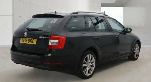Skoda Octavia Tdi Se L Estate Black #4