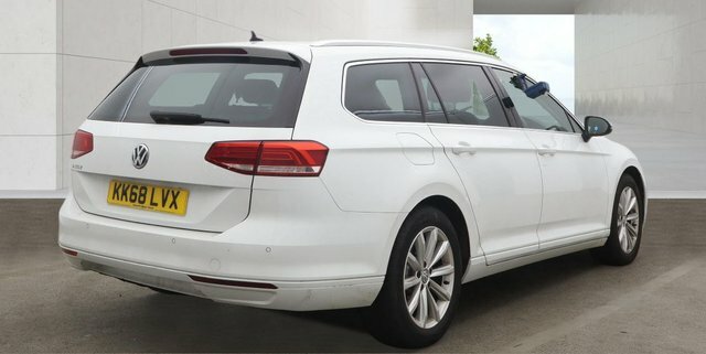 Volkswagen Passat Tdi Se Business Estate KK68LVX White #4