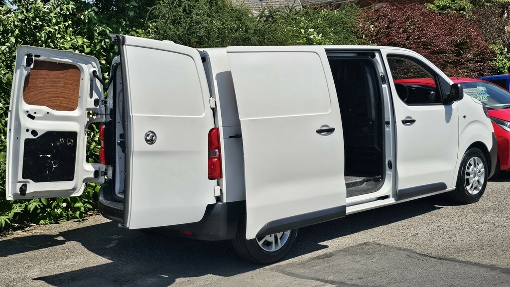 Vauxhall Vivaro 1.5 Turbo D 2700 Dynamic White #5