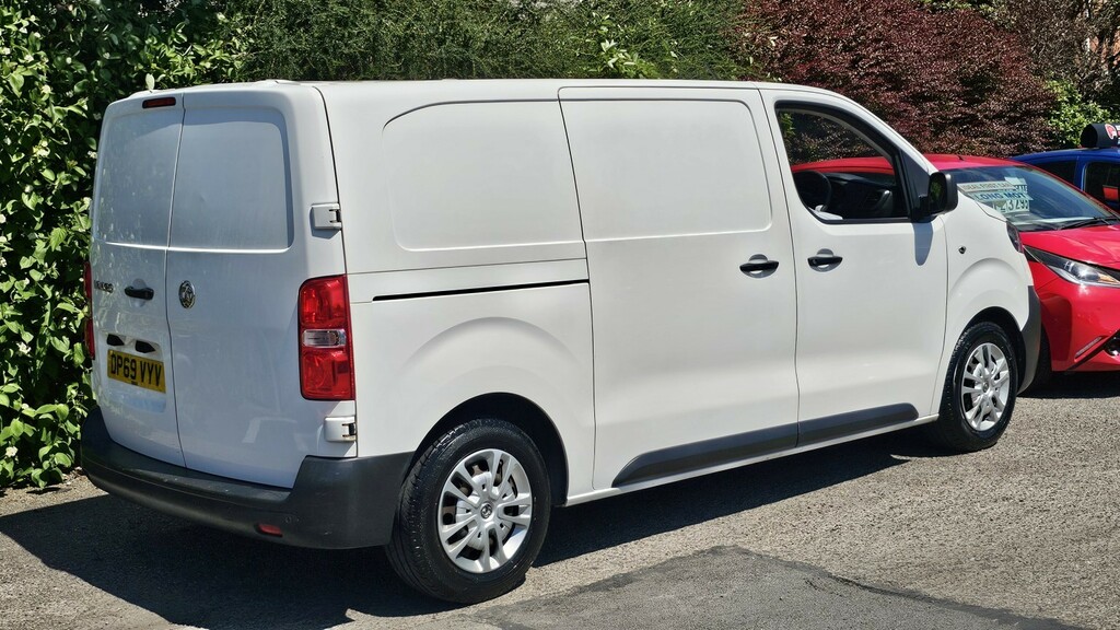 Vauxhall Vivaro 1.5 Turbo D 2700 Dynamic White #6